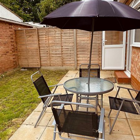 Modern 1-Bed Apt 30Min To Central London & Parking Exterior foto